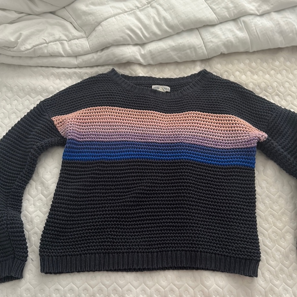 aeropostal size medium. very stretchy and comfortable. fits very nice.
